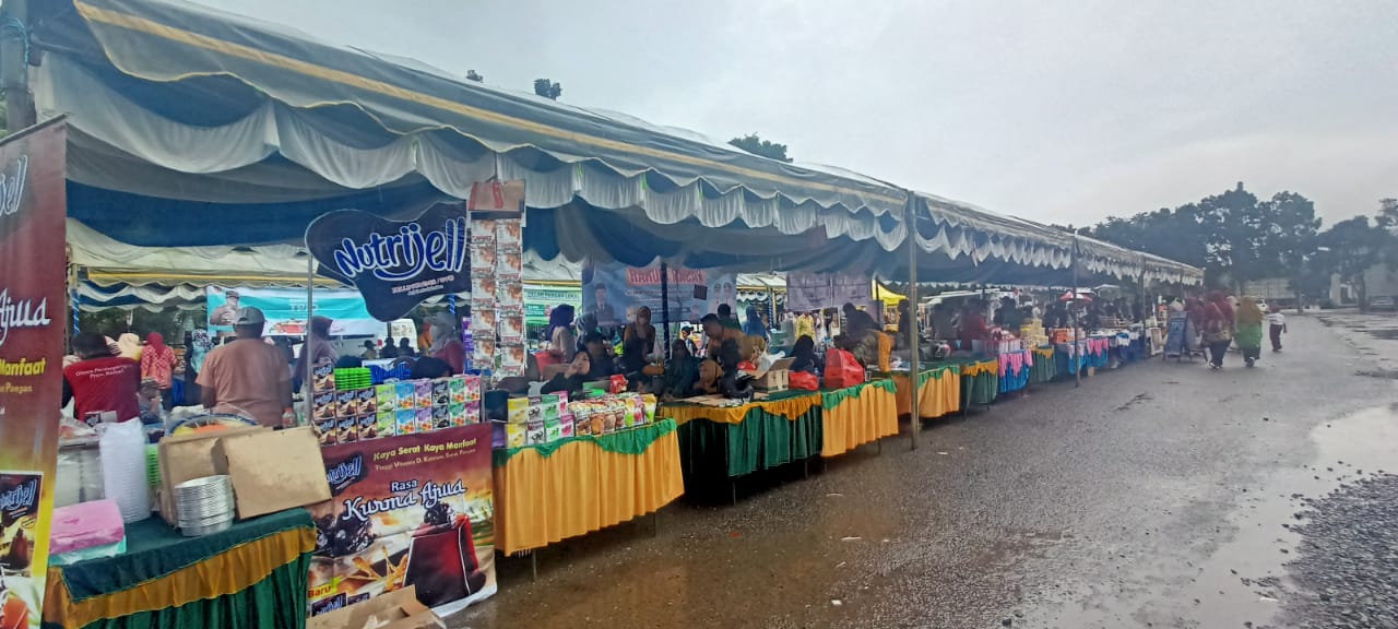 Kopdag gelar , Pasar Murah dalam rangka Pengendalian Inflasi Daerah Kabupaten Tanah Laut Halaman Stadion Pertasi Kencana Pelaihari.