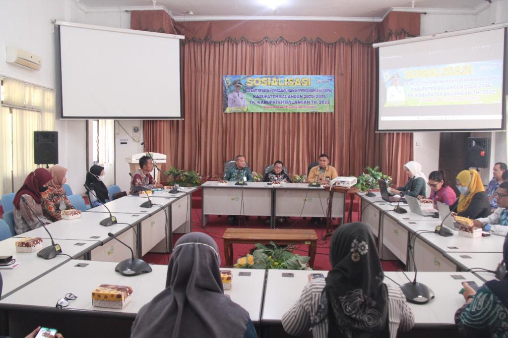 P2KB) sosialisasikan Grand Design Pembangunan Kependudukan (GDPK) tingkat Kabupaten Balangan tahun 2020-2035, di Aula I Bappedalitbang Balangan, Kamis (22/9/2022).
