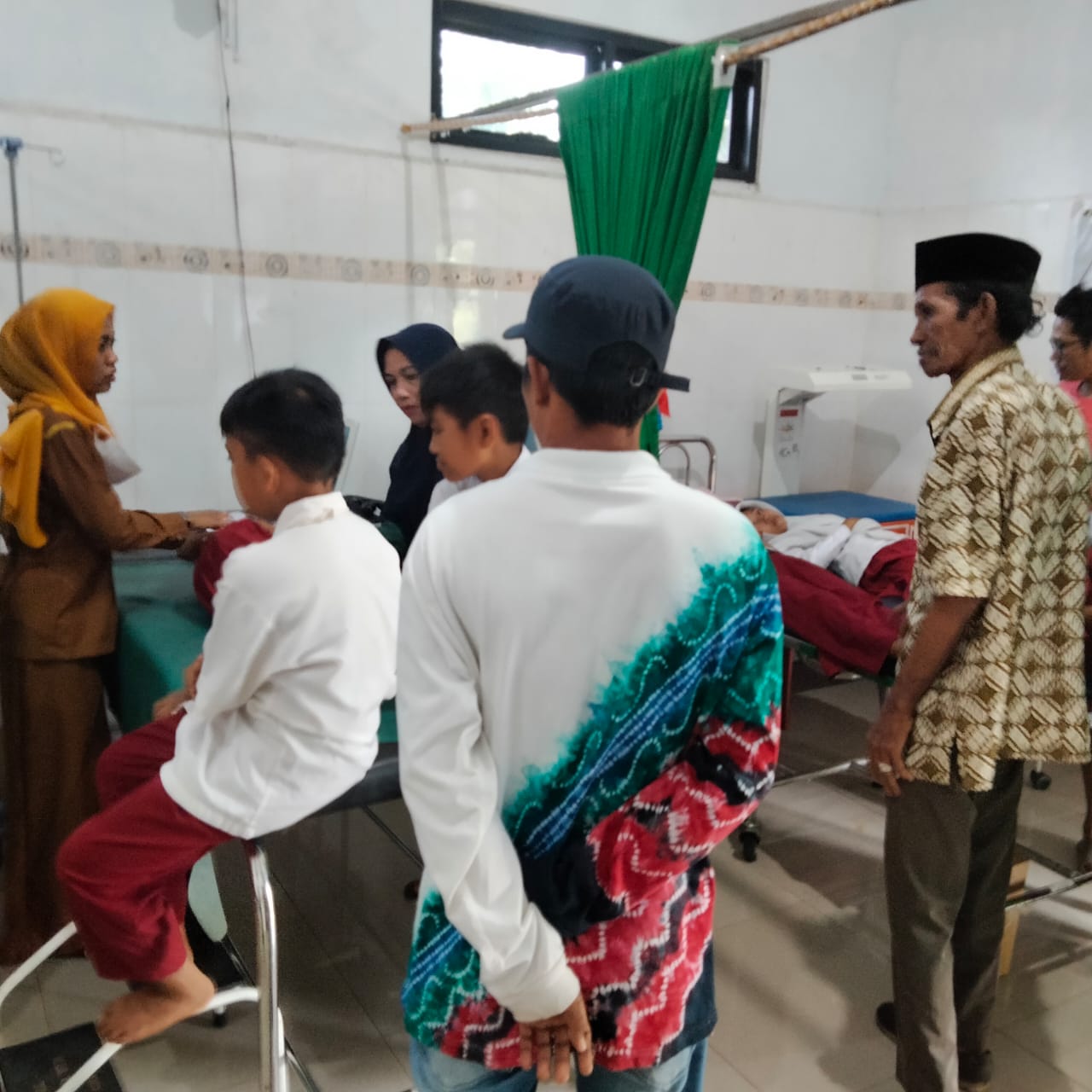 Kejadian keracunan siswa SDN 2 Bingkulu ditangani Puskesmas Tambang Ulang. (Istimewa)