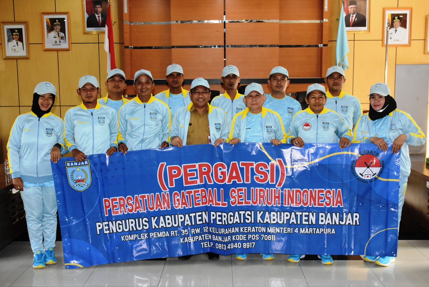 kontingen Persatuan Gateball Indonesia (PERGATSI) Kabupaten Banjar yang akan bertanding pada Pekan Olahraga Provinsi (Porprov) Kalsel di Kabupaten Hulu Sungai Selatan (HSS).