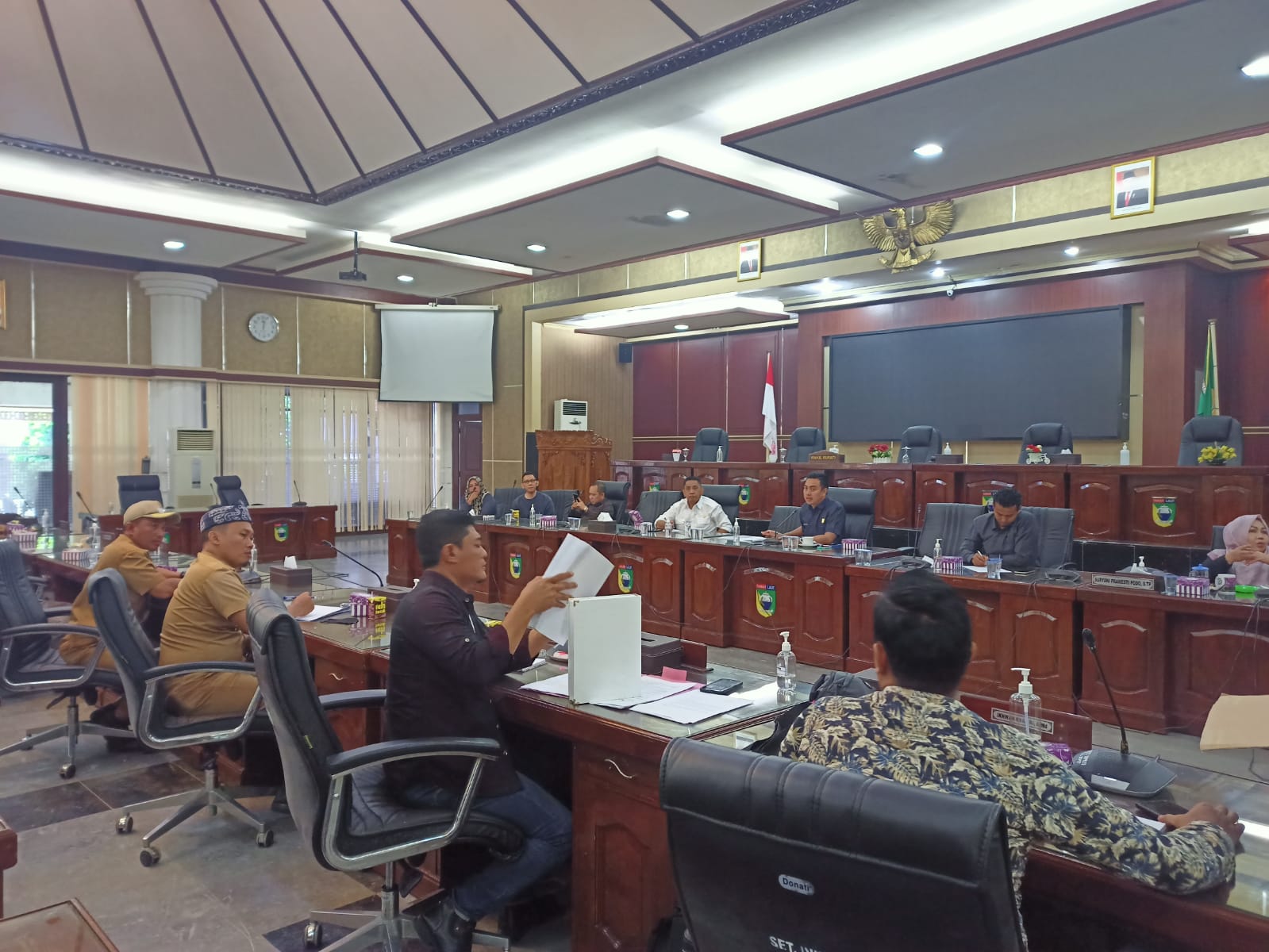 Rapat Dengar Pendapat ( RDP ) di ruang Rapat Paripurna DPRD Tala, Senin (28/11).