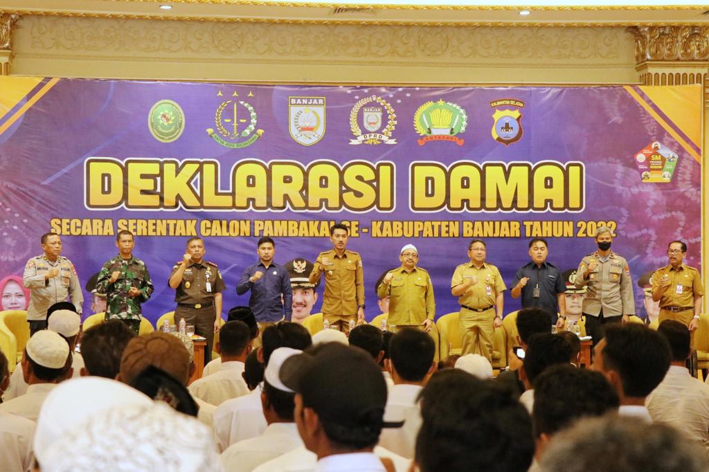 Deklarasi Damai Pemilihan Kepala Desa (Pilkades) secara serentak se-Kabupaten Banjar Tahun 2022 digelar di Ballroom Hotel Q-Dafam Banjarbaru, Selasa (8/11/2022) pagi.