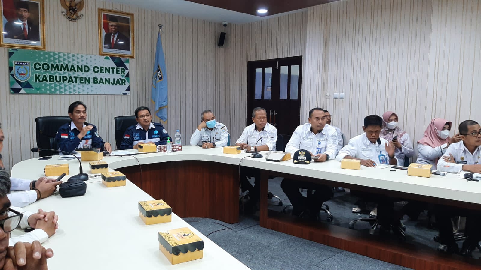 Dinas Komunikasi Informatika Statistik dan Persandian (DKISP) Kabupaten Banjar saat rapat koordinasi Pembangunan Menara Telekomunikasi dan Pemasangan Jaringan Internet Kecamatan bersama para Camat di Command Center Manis, Rabu (9/11/2022).