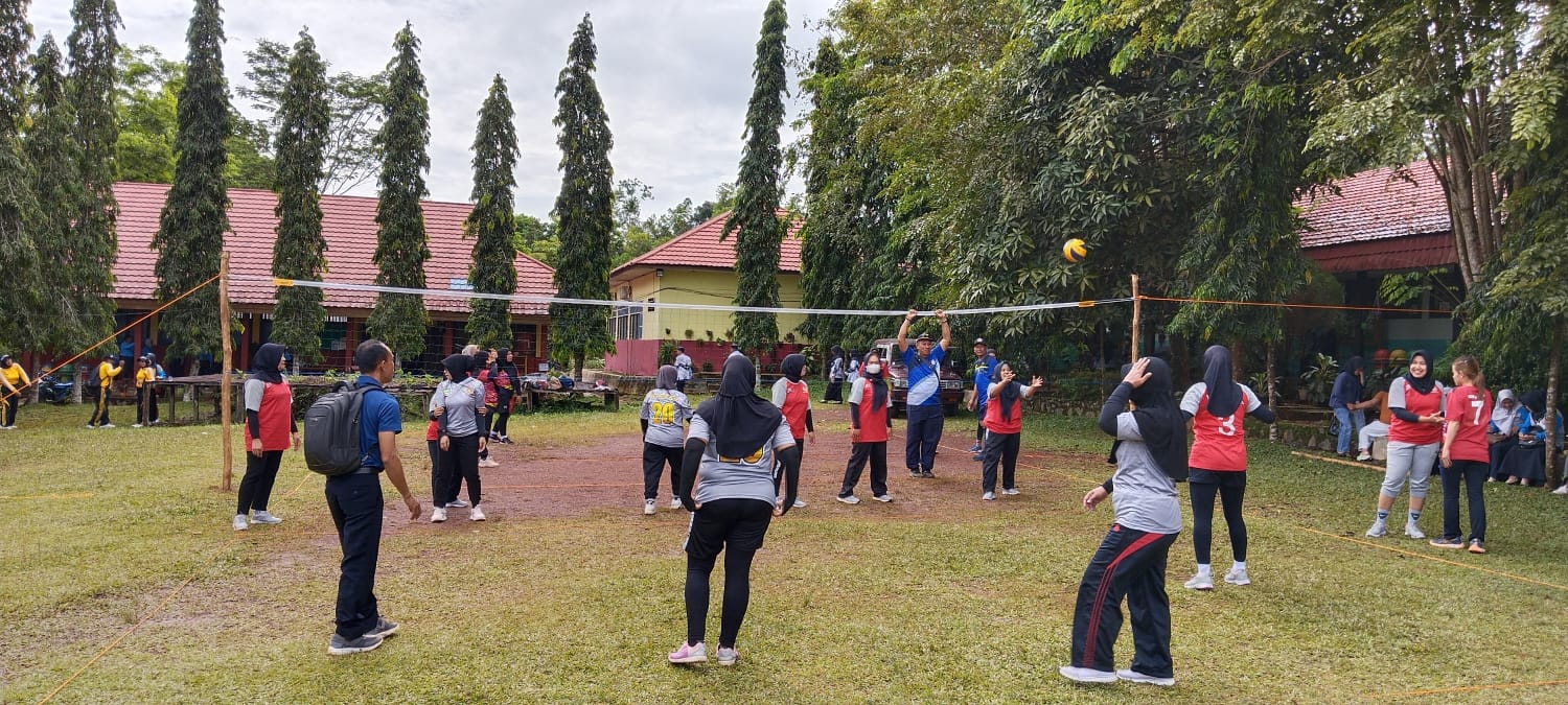 Lomba Voli dalam rangka HUT ke-77 PGRI dan Hari Guru Nasional tahun 2022.