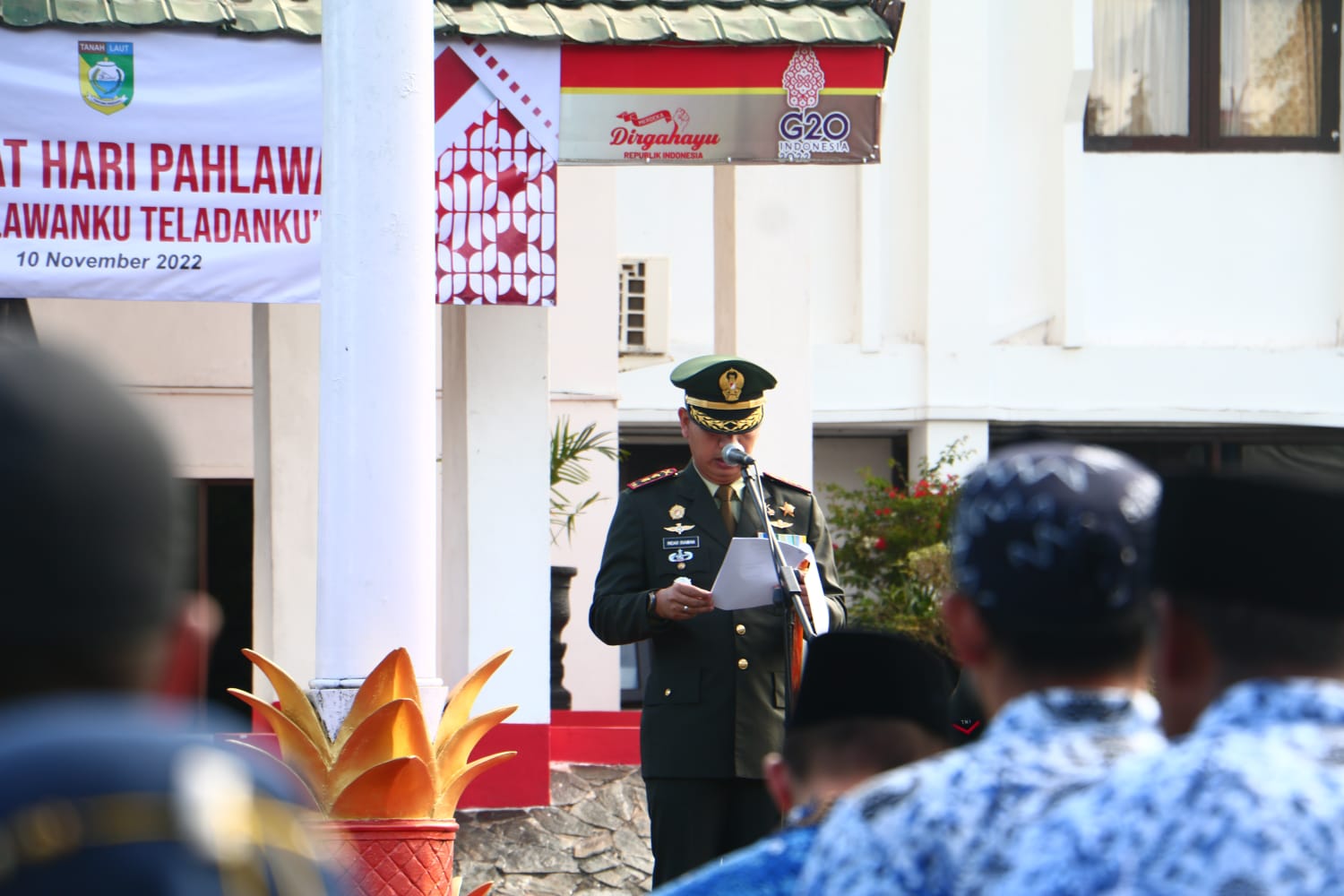 Dandim 1009/TLA, Menjadi Inspektur Upacara Peringatan Hari Pahlawan di depan Kantor Bupati Tanah Laut