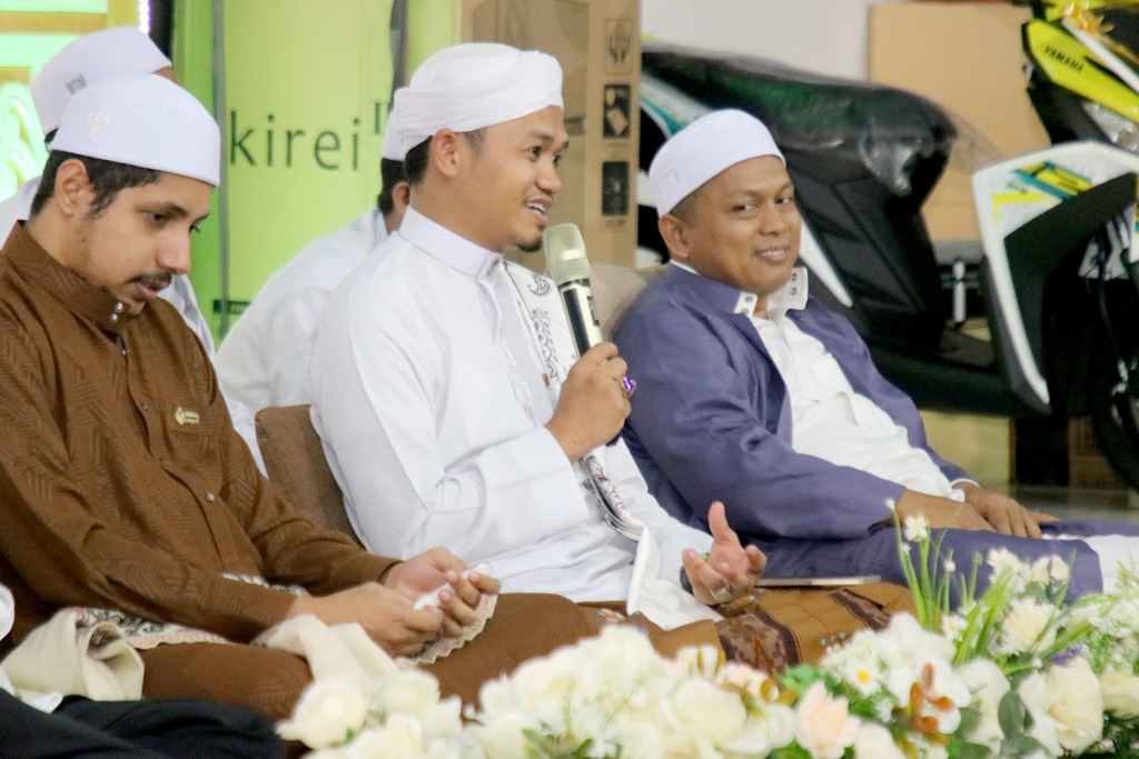 Dalam rangka Milad ke-3, Pondok Pesantren Raudhatul Muta’allimin Annahdliyah (Ponpes RMA) menggelar Pengajian Akbar dan Saprah Amal bersama Guru Muhammad Yannor Kalua, di Jalan Guntung Manggis Kota Banjarbaru, Sabtu (10/12/2022) malam.