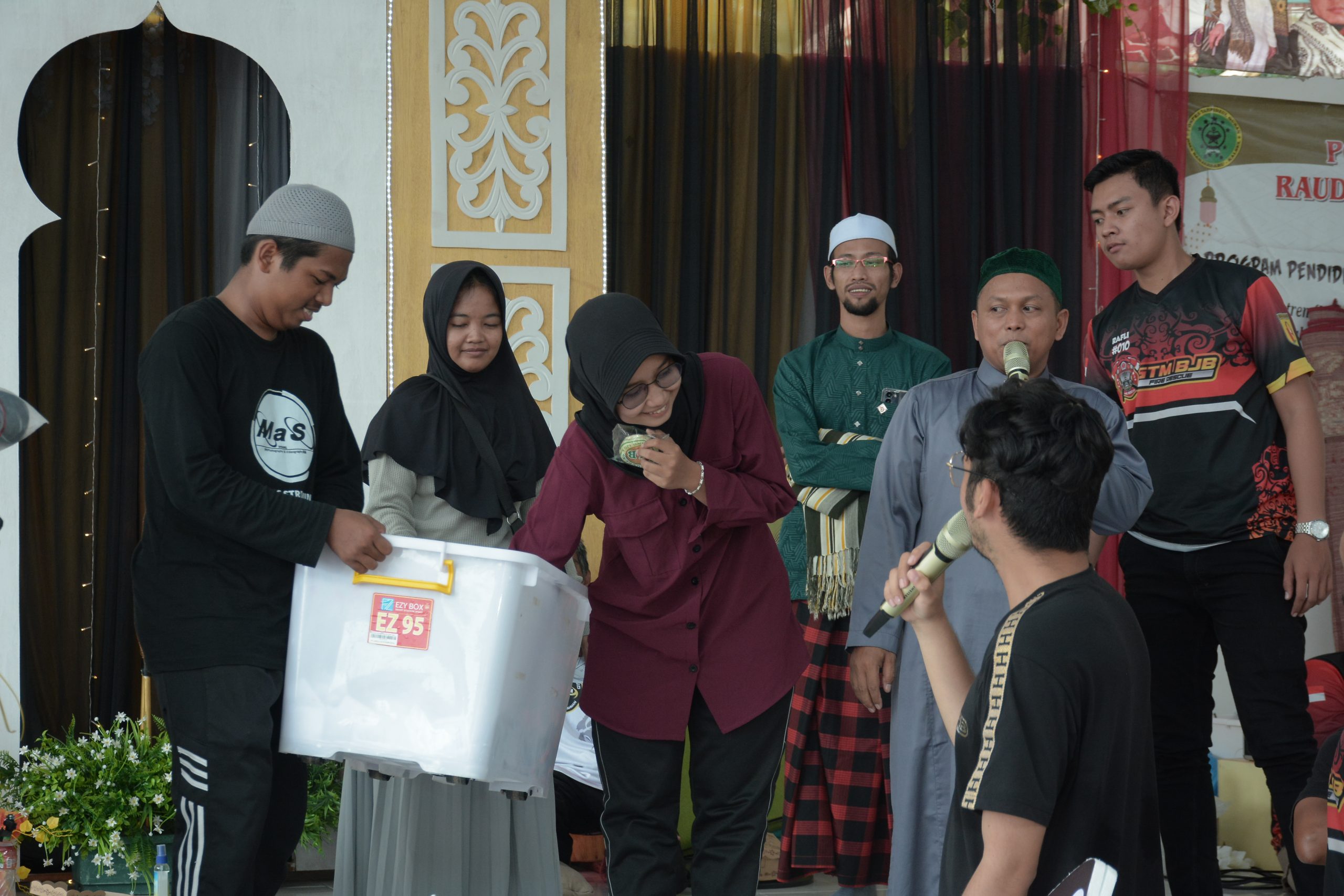 Jalan Santai Milad ke-3 Ponpes RMA Berhadiah Satu Unit Sepeda Motor.