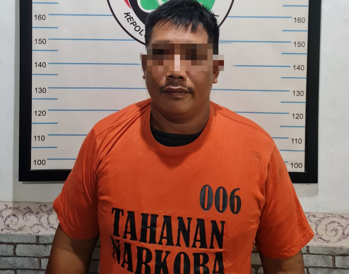 Pelaku AL (45) yang telah diamankan di Mapolres HST ( Foto ID LK)