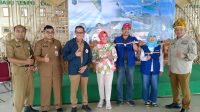 Pejabat teras Pemkab Kotabaru, Kadispora (kanan) saat foto bersama dengan petinggi Universitas DR Soetomo, (11/1/2023) (foto humas Pemkab kotabaru)