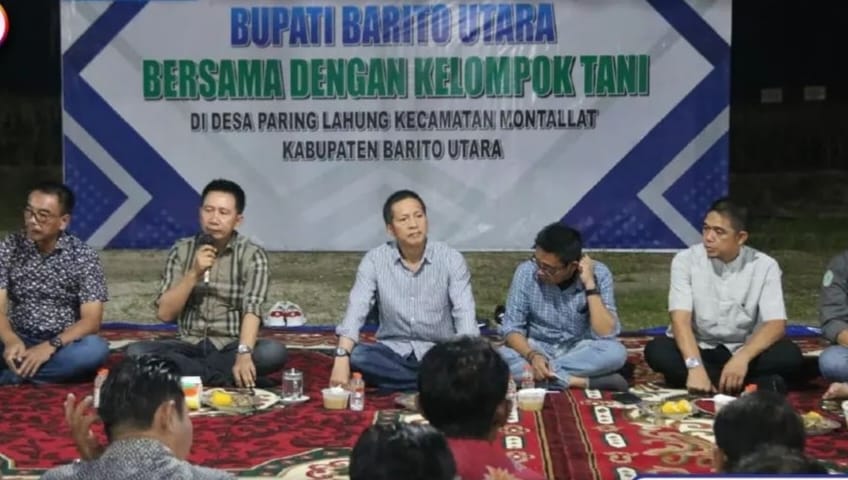 Bupati Barito Utara, H Nadalsyah dalam kegiatan temu wicara kelompok tani, Kepala Desa, lurah dan seluruh camat di lokasi Camp PT Mitra Barito, Desa Paring Lahung, Kecamatan Montallat, Rabu (18/1). Foto: RKF