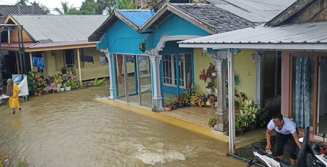 rumah warga di Desa Atu-Atu, Kecamatan Pelaihari, Tanah Laut terendam banjir. Foto: Lenterakalimantan.com/Asep Sobari