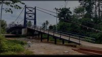 Pembangunan jembatan gantung yang diberi nama Akhmad Gunadi melintasi Sungai Teweh (Foto MTF For LK)