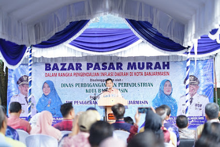 Pemerintah Kota (Pemko) Banjarmasin melalui Dinas Perdagangan dan Perindustrian (Disperdagin) Kota Banjarmasin menggelar Bazar Pasar Murah dalam Rangka Pengendalian Inflasi Daerah di Kota Banjarmasin, bertempat di Halaman Kantor Kecamatan Banjarmasin Barat, Kamis (9/2/2023). Foto: Dok-Pemko Banjarmasin
