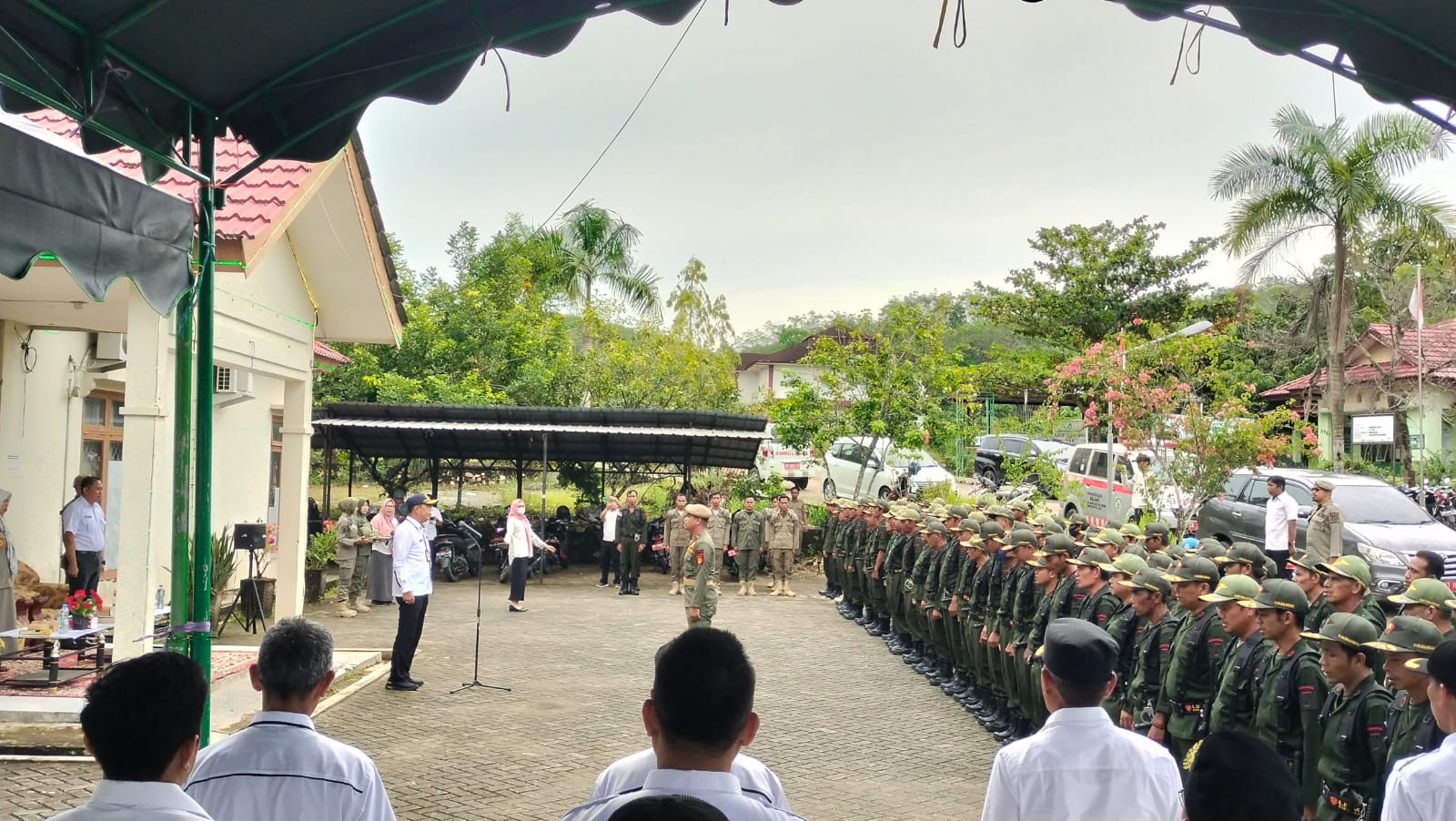 Kepala Satpol PP Balangan Aspariah mengharapkan seluruh anggota Linmas di Kecamatan Paringin dapat berperan aktif dalam menjalankan tugas. Foto: lenterakalimantan.com/Rins