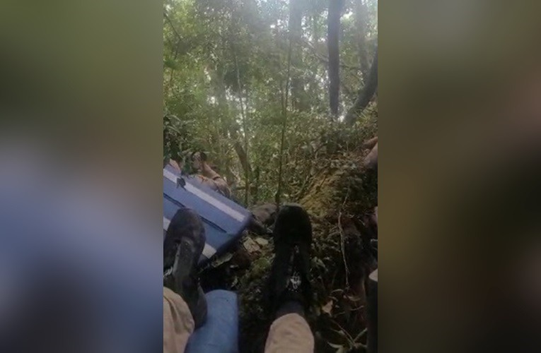 Tangkapan layar video korban helikopter Kapolda Jambi yang mendarat darurat di Kabupaten Kerinci, Minggu 19 Februari 2023. Foto: jambi-independent.co.id