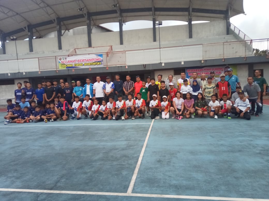 Kegiatan turnamen tenis kelompok umur putra dan putri yunior se-Kalsel. Foto-Dok. Pelti Tala for lenterakalimantan.com