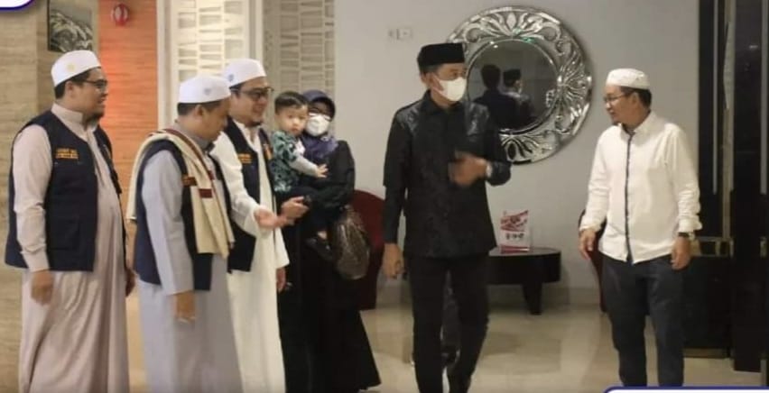 Bupati Barito Utara H Nadalsyah saat berada di salah satu Hotel di Banjarmasin, Jumat (3/2/2023).