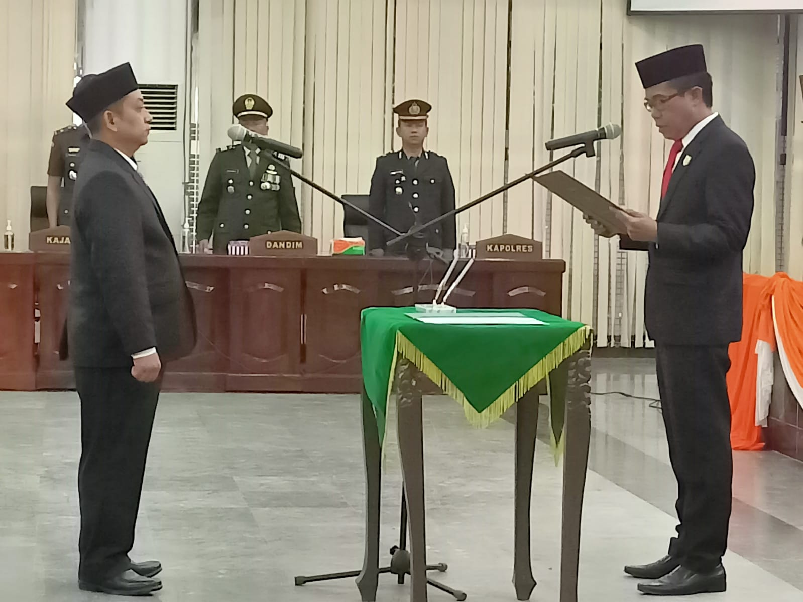 Pengganti Antar Waktu (PAW) anggota DPRD Tala sisa masa jabatan tahun 2019 - 2024, Selasa (1/3/2023). Foto: lenteraKalimantan.com/Asep