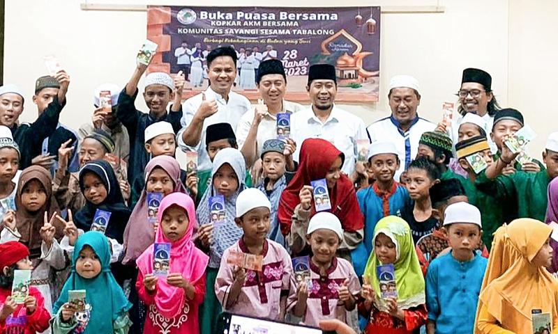 Kopkar AKM dan KS2 saat berbuka puasa bersama pulihan anak yatim.