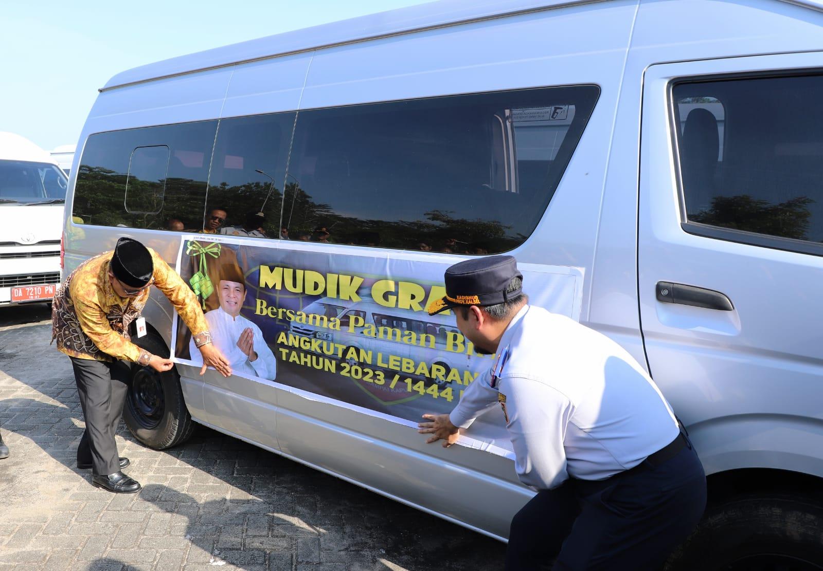 Mobil angkutan gratis. Foto : Yusnadianoor