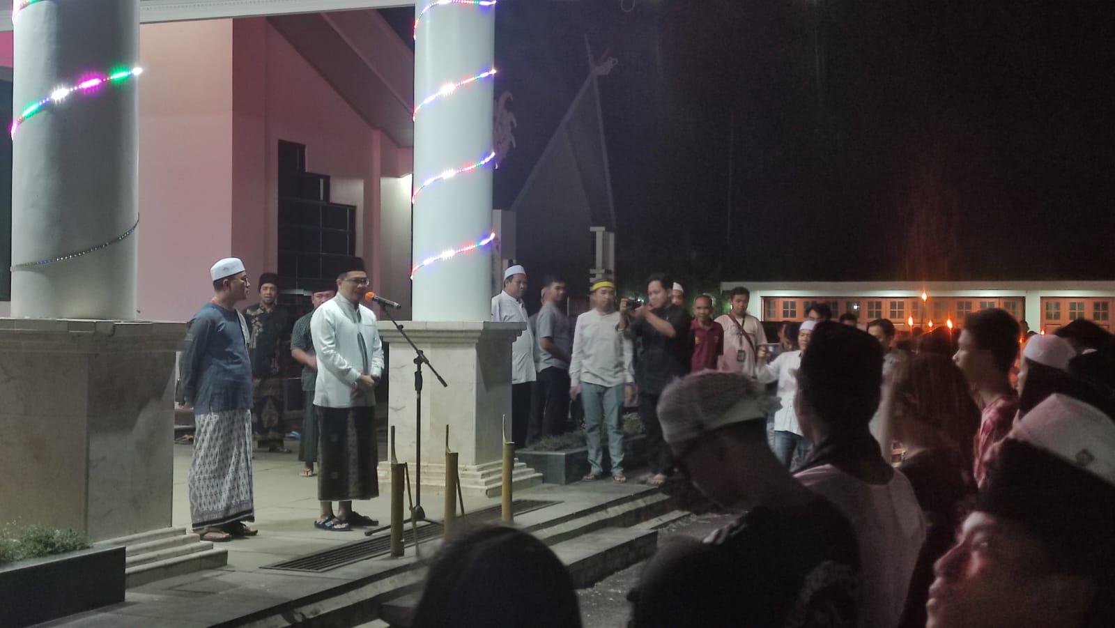 Bupati HST, H Aulia Oktafiandi saat membuka lomba bagarakan sahur yang disambut dengan antusias. (Foto Istimewa)