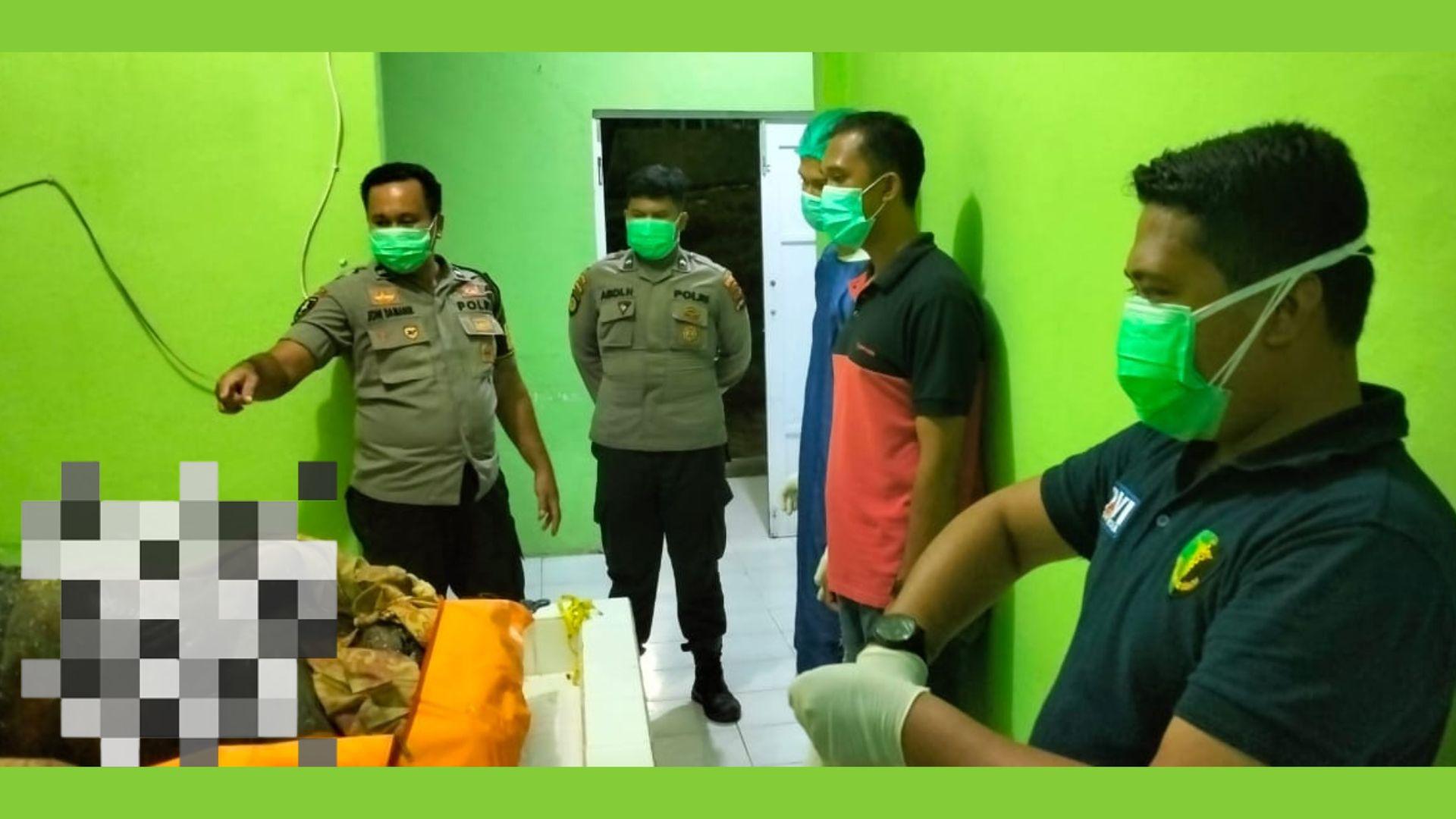 petugas saat melakukan pemeriksaan di Tempat Kejadian Perkara (TKP), ditemukannya korban . Foto: Humas polres for lentera