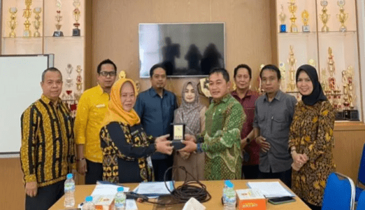 Ketua dan anggota komisi III DPRD Kotabaru pada saat melakukan kunjungan kerja ke Kabupaten Paser Tanah Grogot Kalimantan Timur.