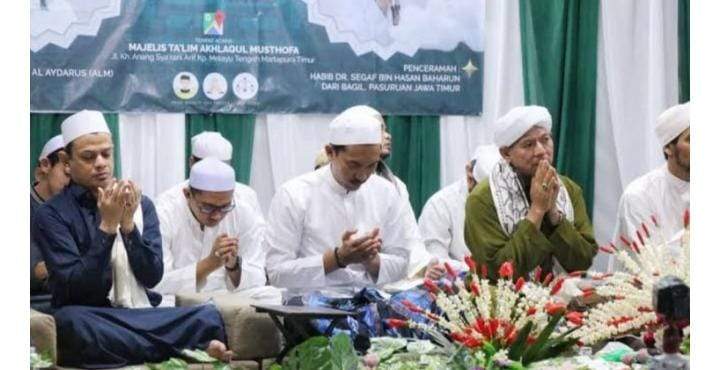 Di tengah gempuran globalisasi, tak mudah memang untuk mempertahankan status agamis Kota Martapura khususnya dan Kabupaten Banjar umumnya. Foto: Diskominfo Banjar