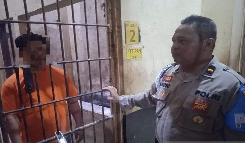 Bripka JD saat ditahan di Rumah Tahanan Polresta Banjarmasin, Rabu (3/5/2023). Foto: ANTARA/Firman