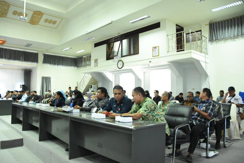 Dewan Perwakilan Rakyat Daerah Kabupaten Barito Utara saat menggelar rapat paripurna II dalam rangka penyampaian rekomendasi DPRD atas LKPJ Bupati Barito Utara akhir tahun anggaran 2022, Jumat (28/4/2023). Foto: GR for LK