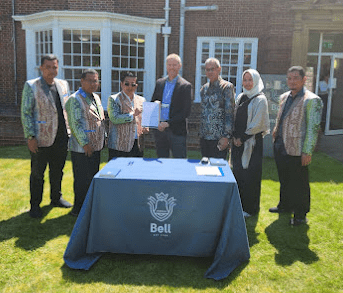 Walikota Banjarmasin, Ibnu Sina bersama rombongan saat melakukan kerjasama dengan Bell Teacher Training Center, Cambridge, Inggris.