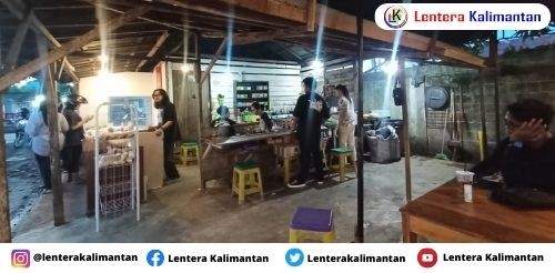 Angkringan Protoroyo milik Habib Maulana di Jalan Ahmad Yani, Kelurahan Angsau, Kecamatan Pelaihari, Kabupaten Tanah Laut. Foto: Asep/lenterakaliman.com