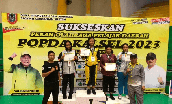 Pegulat Muda wanita Kotabaru berhasil raih medali emas.