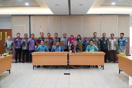 Wali Kota Banjarmasin, H Ibnu Sina bersama Tim Sistem Akuntabilitas Kinerja Instansi Pemerintahan (SAKIP), Reformasi Birokrasi (RB) dan Zona Integritas (ZI) jajaran Pemerintah Kota Banjarmasin melaksanakan Konsultasi ke Kementerian PAN RB terkait Rencana Aksi Reformasi Birokrasi dan Zona Integritas, Jumat (21/7/2023. Foto: Diskominfotik Banjarmasin