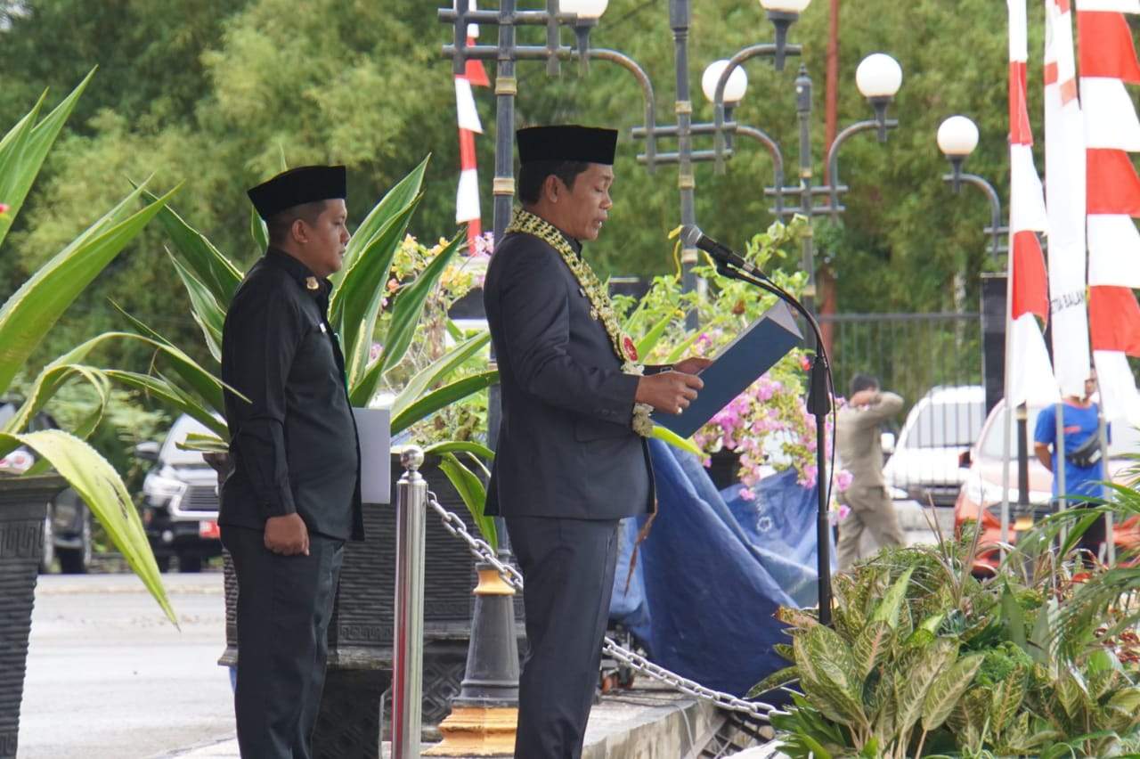 Peringati Hardiknas, Bupati Balangan berkesempatan membacakan sambutan dari Menteri Pendidikan, Kebudayaan, Riset dan Teknologi (Mendikbudristek) RI - Sumber : Bupati Balangan for lenterakalimantan.com 5W 1H