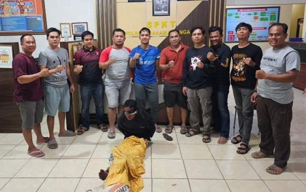 Tersangka penganiayaan yang menyebabkan 2 korban tewas, diamankan polisi (26/72023) - Sumber : Satreskrim Polres Kapuas for lenterakalimantan.com 5w 1h