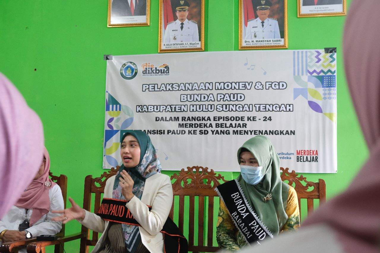Bunda PAUD Kabupaten HST Cheri Bayuni Budjang Aulia Oktafiandi saat meminta agar transisi anak dari PAUD ke SD harus menyenangkan (26/7/2023) - Sumber: Diskominfo HST for lenterakalimantan.com