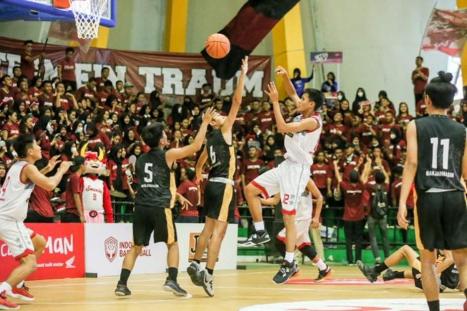 Suasana pertandingan Opening Party Honda DBL Indonesia tahun lalu. Tahun ini, kembali digelar di Gor Hasanudin Banjarmasin (29/7/2023). Sumber : Photo Net for LK 5W 1H