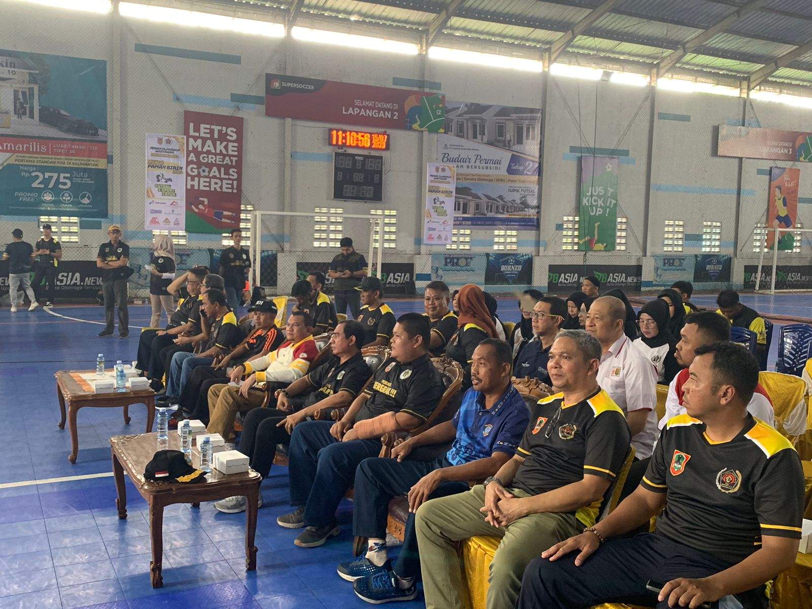 Pekan Olahraga Wartawan Daerah (Porwada) Kalimantan Selatan (Kalsel) resmi dibuka Plt Asisten III Bidang Administrasi Umum Setdaprov Kalsel, Hermansyah di Borneo Indoor Futsal Banjarmasin, Sabtu (15/7/2023). Foto: Ikhsan/lenterakalimantan.com