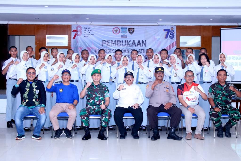 27 Paskibraka Banjar saat melakukan foto bersama. Foto: Dok. Pemkab Banjar