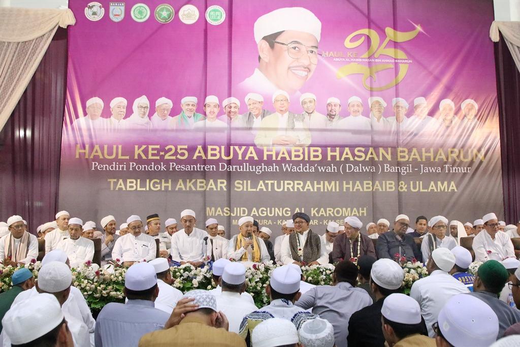 Bupati Banjar Saidi Mansyur Hadiri Tabligh Akbar Silaturrahmi Habaib dan Ulama Sekaligus Peringati Haul Ke 25 Abuya Habib Hasan Baharun. Foto: Sal/LK