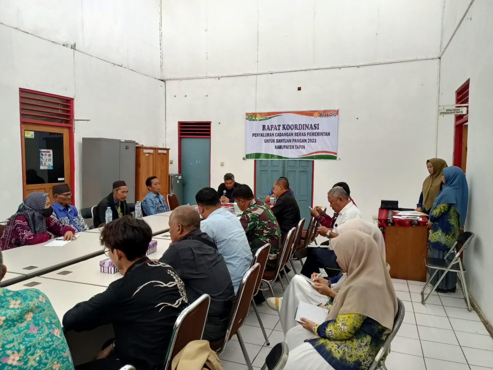 Kepala Dinas Ketahanan Pangan Kabupaten Tapin Riza Ramadie SE saat memimpin rapat koordinasi. Sumber: Hey for lenterakalimantan.com