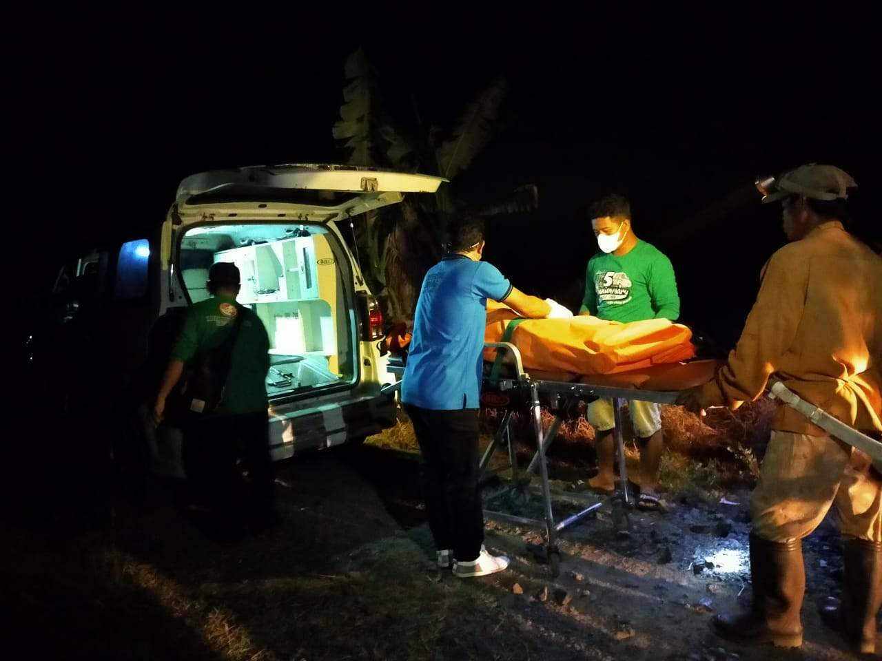 Penemuan mayat Mr X jenis kelamin Laki-laki di persawahan warga Desa Handil Birayang Atas, Kecamatan Bumi Makmur, Kabupaten Tanah Laut. Foto: kades Handil Birayang Atas forl LK