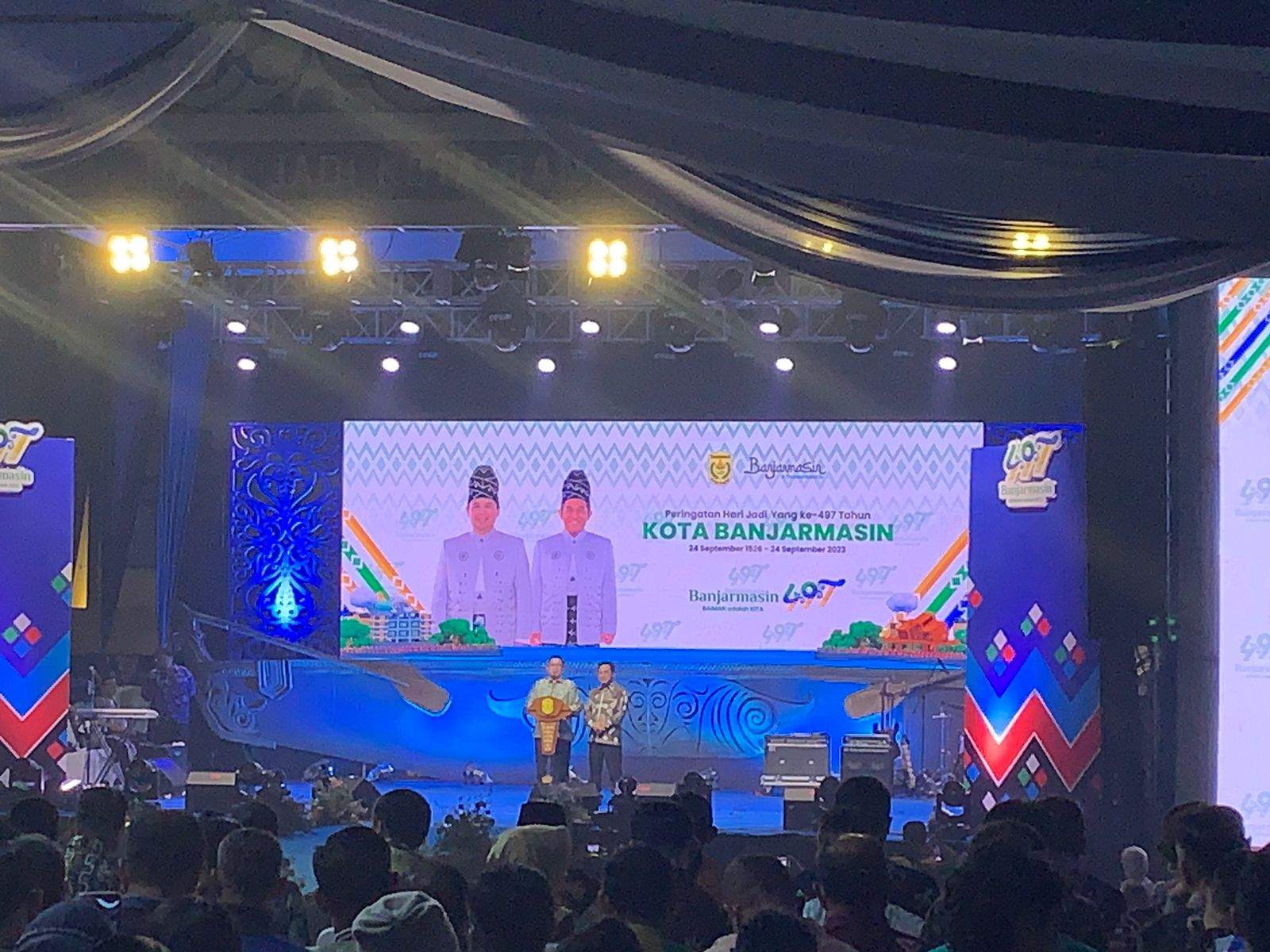 Walikota Banjarmasin, H Ibnu Sina didampingi Wakil Walikota Banjarmasin, H Arifin Noor saat menutup rangkaian hari jadi Kota Banjarmasin yang Ke-497. Foto: Ikhsan/lenterakalimantan.com