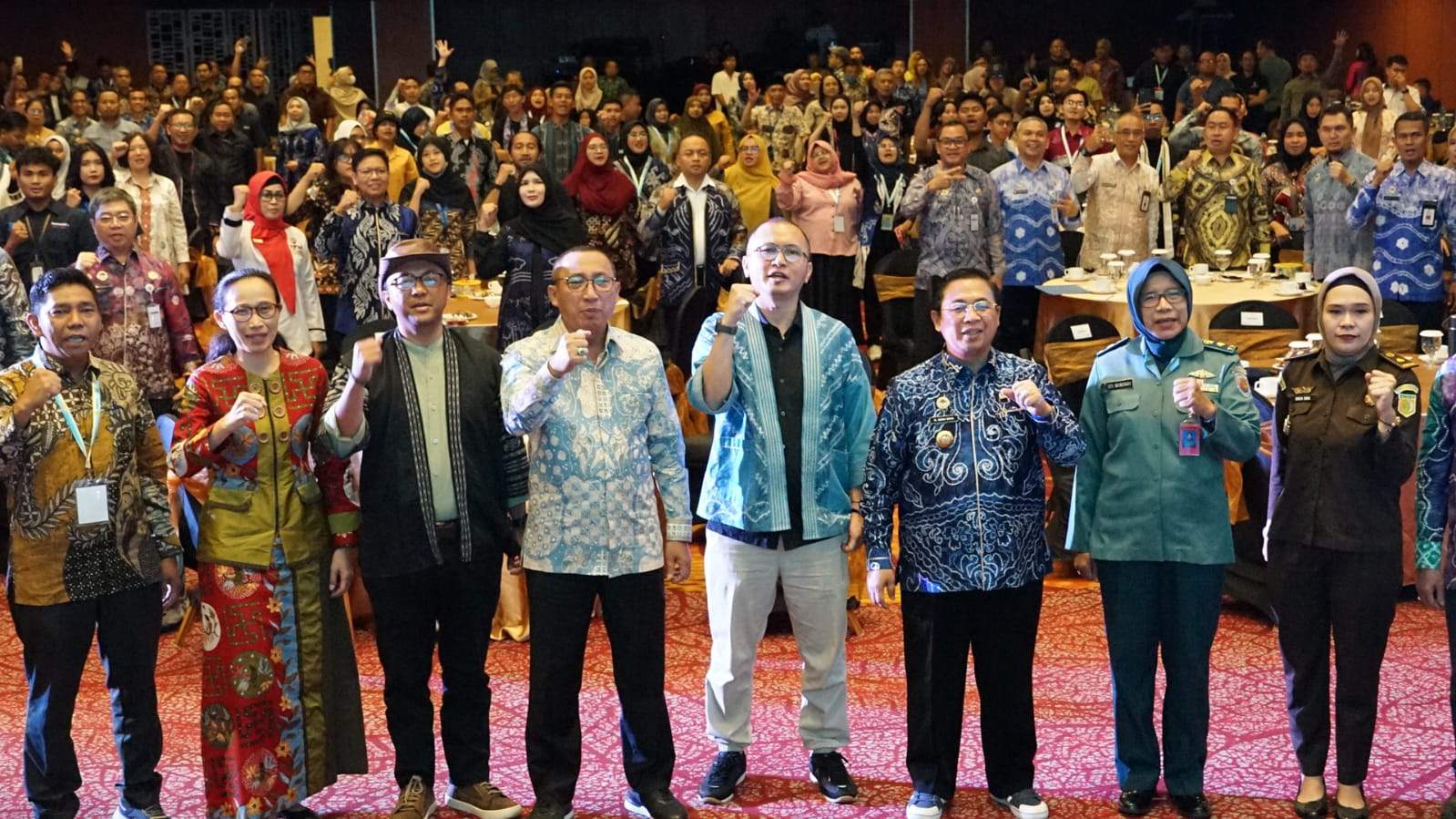 Foto bersama yang dilakukan Walikota Banjarmasin, H Ibnu Sina usai membuka kegiatan ICCF Banjarmasin 2023. Foto: Diskominfo Banjarmasin