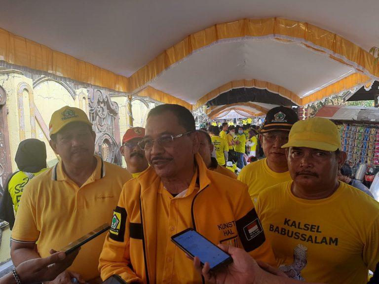 H Supian HK sekretaris DPD Partai Golkar saat di wawancara