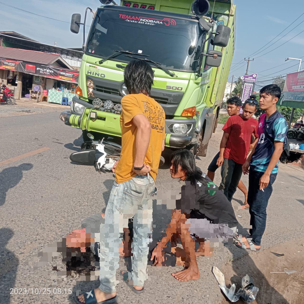 Korban seorang wanita PM (18) meninggal dunia usai terlibat lakalantas antara Motor Beat dan Unit Tronton Hiluk,Sumber Foto : (Humas Polres for LK)