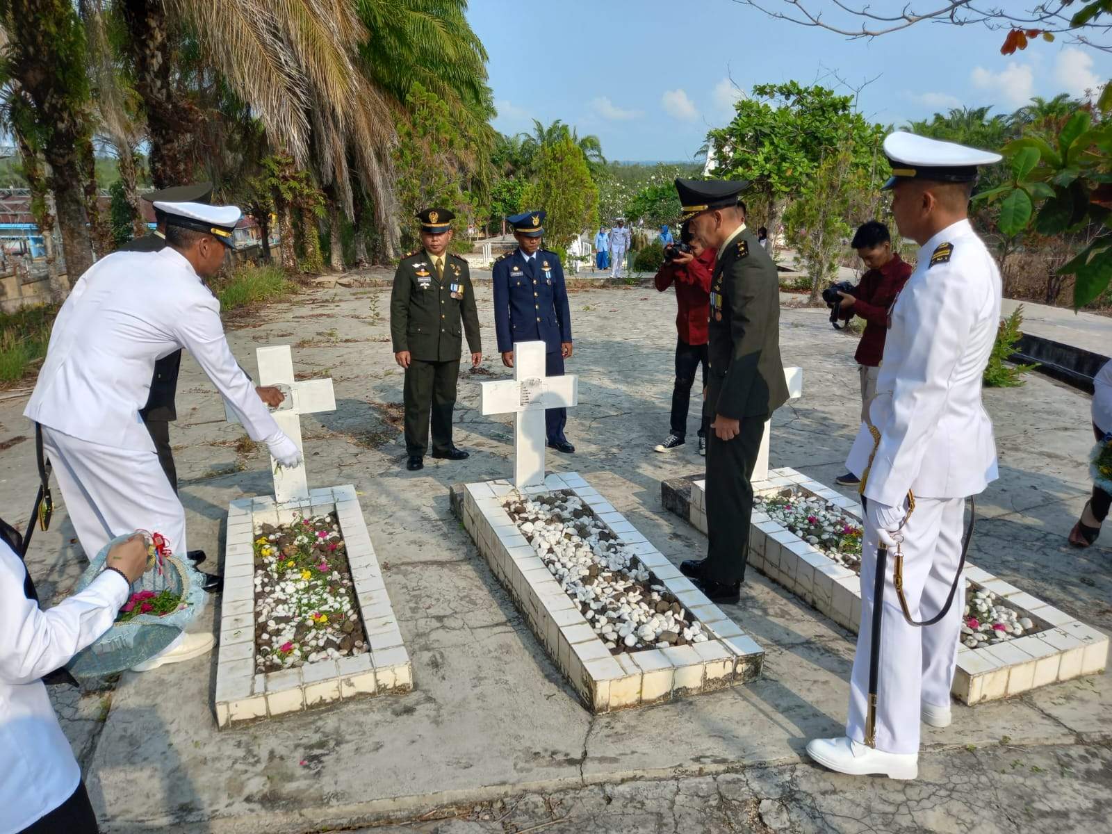 Acara Tabur bunga di taman makam pahlawan wadah Batuah Stagen Kotabaru