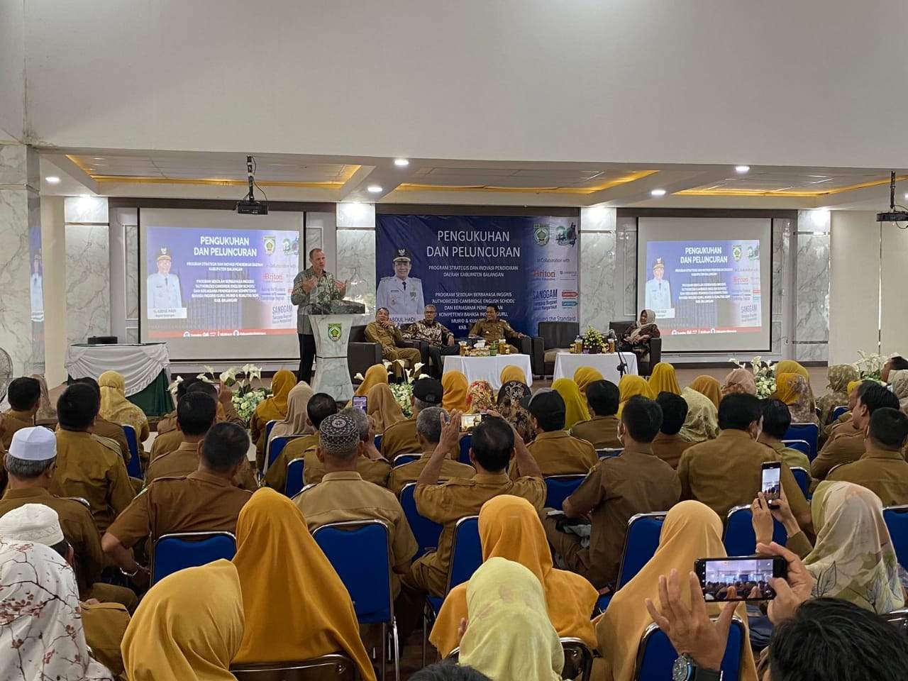 Diikuti 100 sekolah dan 100 guru tingkat SD dan SLTP di Kabupaten Balangan, Kalimantan Selatan, mengikuti program berbahasa Inggris berstandar internasional dari Briton English Education. Foto: MC Balangan