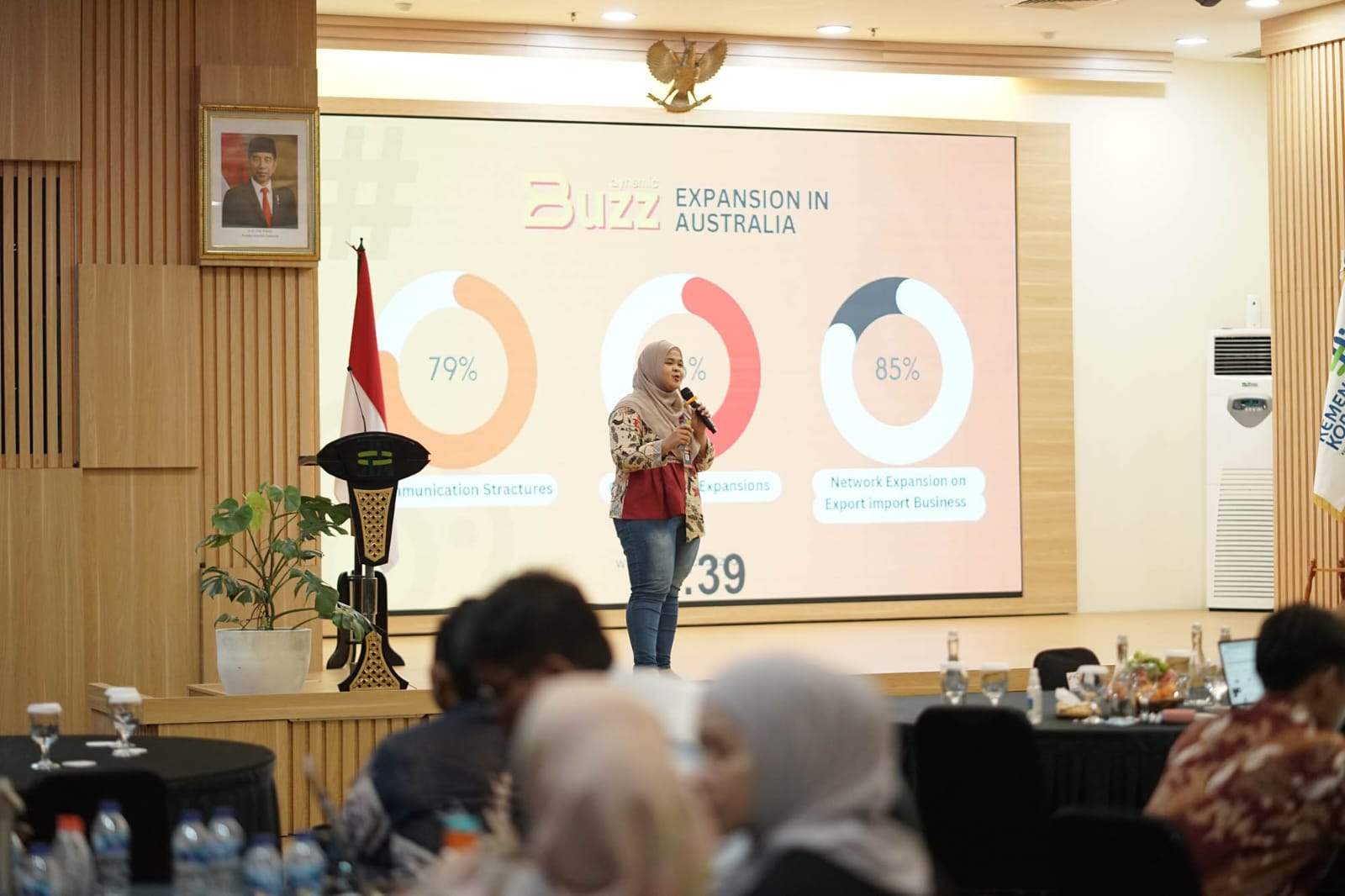 Narasumber dari Dynamic Buzz saat membawakan materi